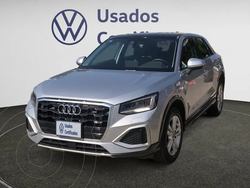 Foto Audi Q2 35 TFSI Select usado (2024) color Plata precio $645,900