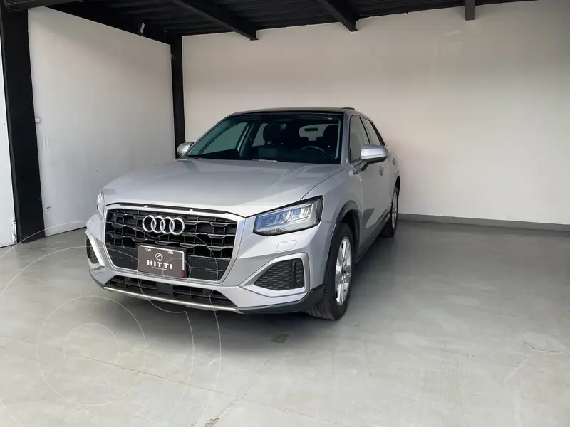 Foto Audi Q2 35 TFSI Select usado (2021) color plateado precio $455,000