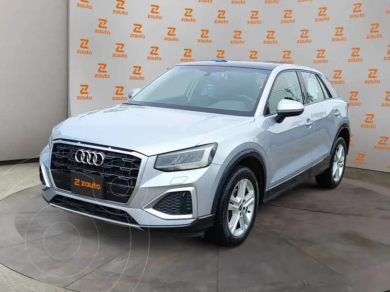 Foto Audi Q2 35 TFSI Select usado (2024) color Plata precio $625,900