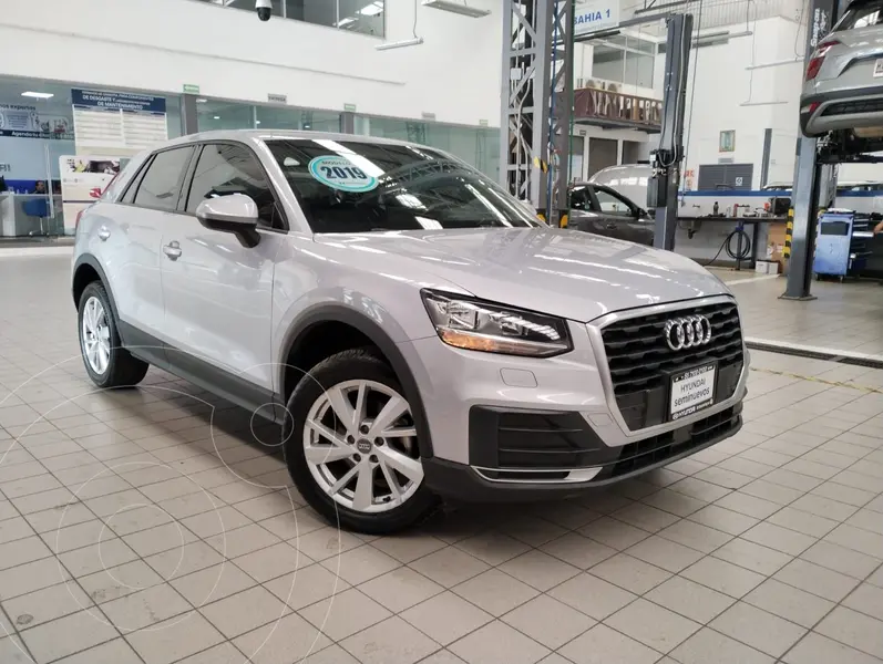 Foto Audi Q2 35 TFSI Dynamic usado (2019) color plateado precio $365,000