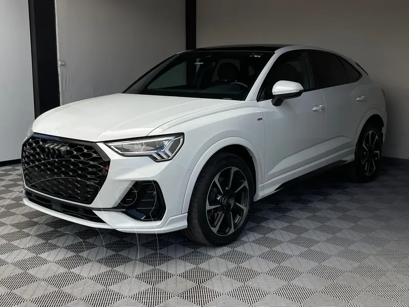 Foto Audi Q3 35 TFSI S Line usado (2024) color Blanco precio $735,000