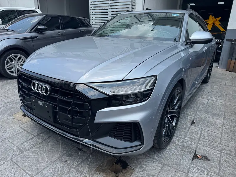 Foto Audi Q8 3.0T S Line usado (2022) color Plata financiado en mensualidades(enganche $240,000 mensualidades desde $32,489)