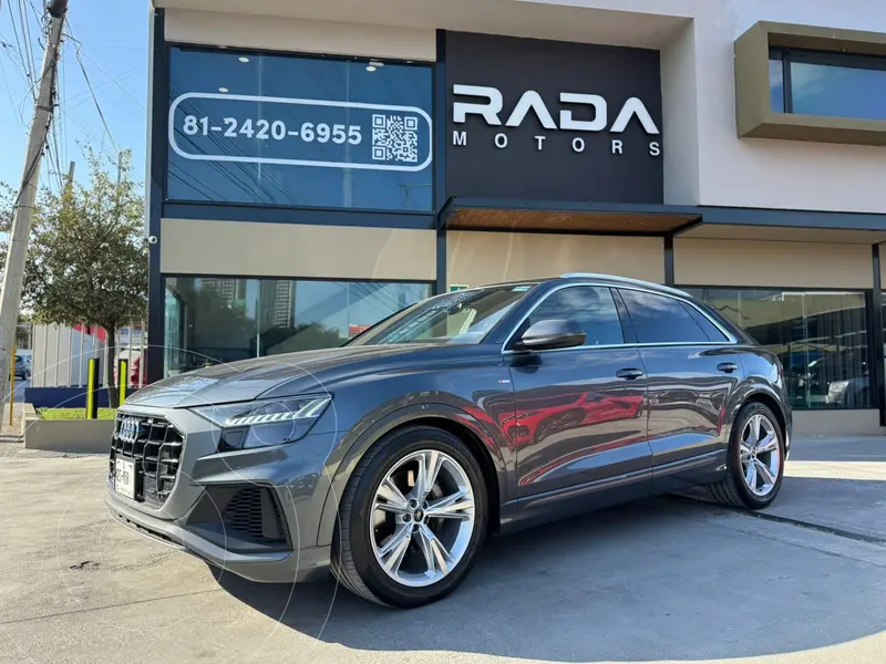 Foto Audi Q8 3.0T S Line usado (2023) color Gris precio $1,260,800