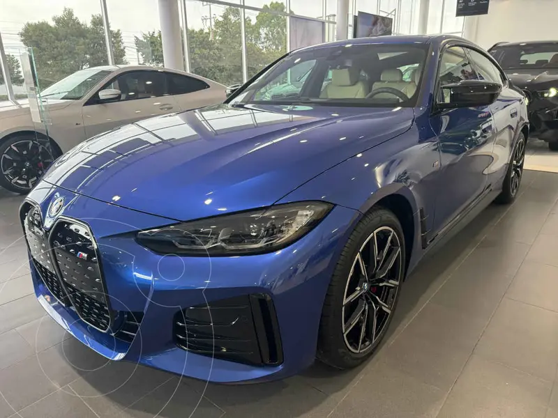 Foto BMW i4 M50 eDrive usado (2024) color Azul financiado en mensualidades(enganche $342,078 mensualidades desde $33,746)