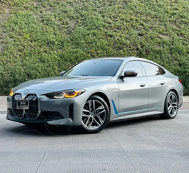 Foto BMW i4 eDrive40 usado (2022) color Gris financiado en mensualidades(enganche $219,780 mensualidades desde $21,681)