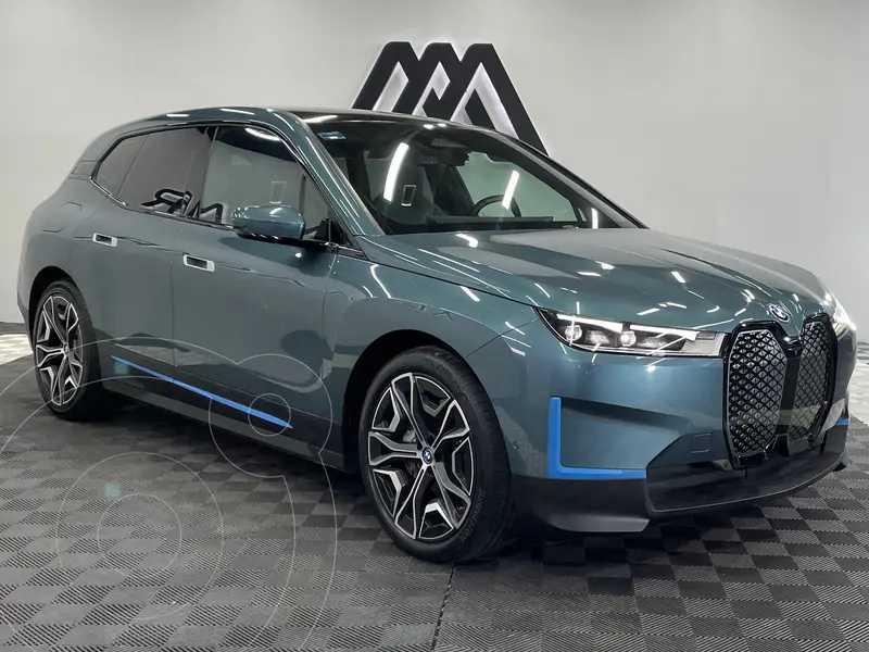 Foto BMW iX xDrive 40 usado (2023) color Azul precio $949,999