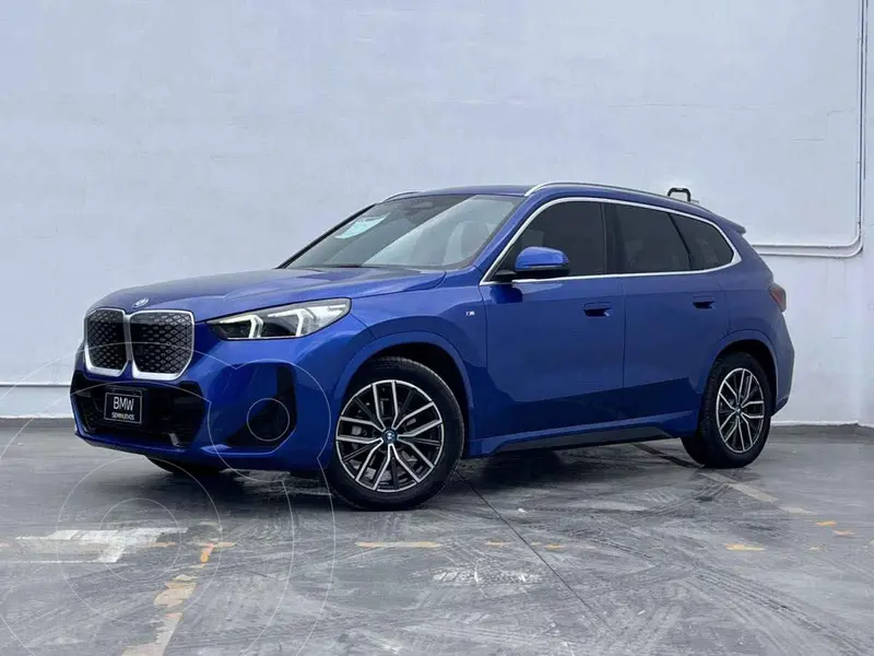 Foto BMW iX1 eDrive20 usado (2025) color Azul precio $899,000