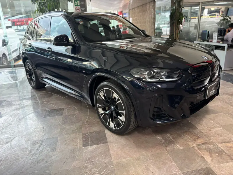 Foto BMW iX3 Impressive usado (2024) color Negro financiado en mensualidades(enganche $463,562 mensualidades desde $19,504)