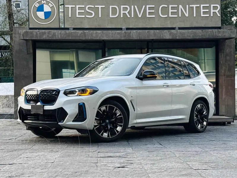 Foto BMW iX3 Impressive usado (2025) color Blanco financiado en mensualidades(enganche $208,780 mensualidades desde $20,596)