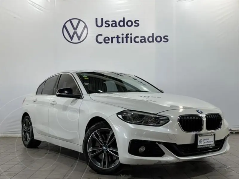 Foto BMW Serie 1 Sedan 120iA Sport Line usado (2019) color Blanco financiado en mensualidades(enganche $103,278 mensualidades desde $9,416)