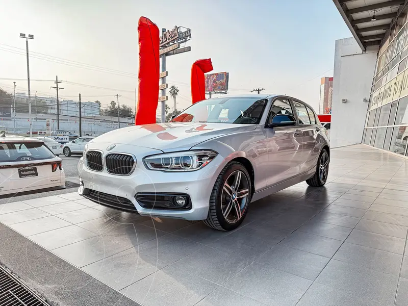 Foto BMW Serie 1 120iA Sport Line usado (2019) color Plata financiado en mensualidades(enganche $72,380 mensualidades desde $7,407)
