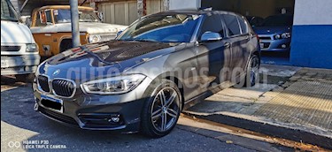 BMW Serie 1 118i Sport Line 5P Aut usado (2017) color Gris Mineral precio u$s25.990