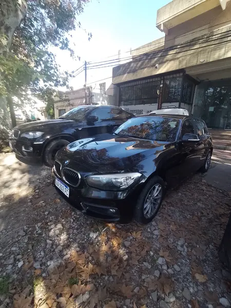Foto BMW Serie 1 120i Active 5P usado (2016) color Negro precio u$s26.000