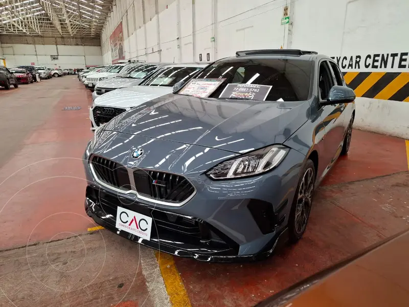 Foto BMW Serie 1 118i usado (2025) color Gris Mineral financiado en mensualidades(enganche $190,000 mensualidades desde $17,100)