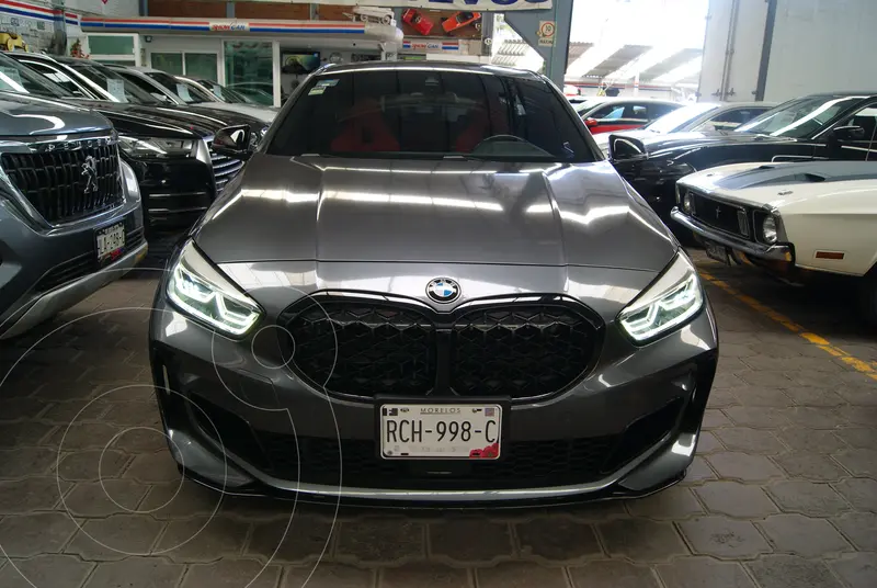Foto BMW Serie 1 M135i xDrive usado (2022) color Gris financiado en mensualidades(enganche $254,800 mensualidades desde $9,687)