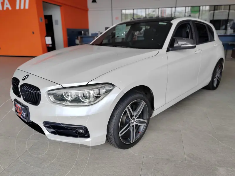 Foto BMW Serie 1 3P 120iA Sport Line usado (2018) color Blanco precio $360,000