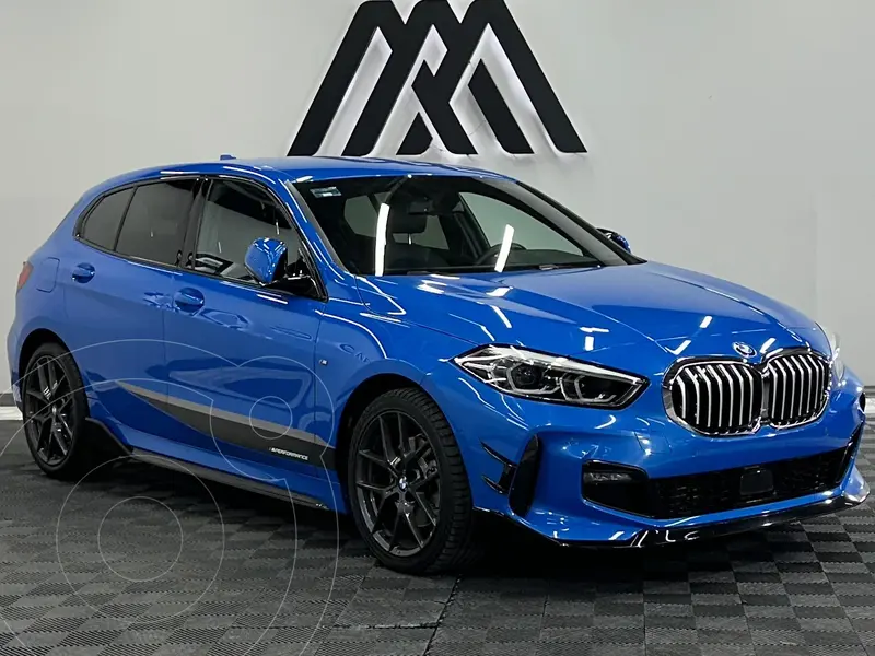 Foto BMW Serie 1 118i usado (2023) color Azul precio $497,999