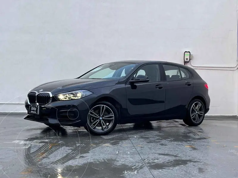Foto BMW Serie 1 118i usado (2024) color Negro financiado en mensualidades(enganche $138,380 mensualidades desde $13,651)