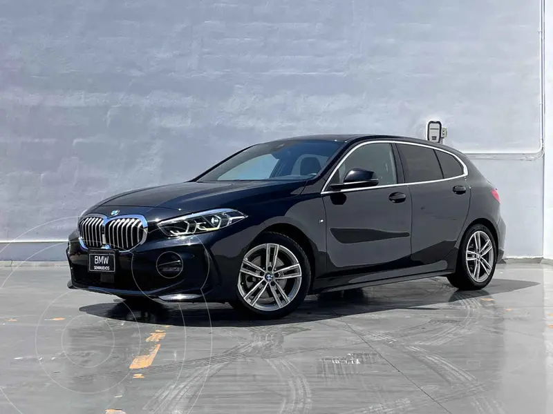 Foto BMW Serie 1 118i usado (2024) color Negro financiado en mensualidades(enganche $153,780 mensualidades desde $15,170)