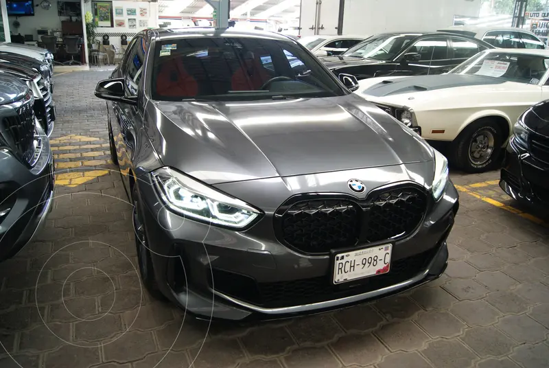 Foto BMW Serie 1 M135i xDrive usado (2022) color Gris financiado en mensualidades(enganche $254,800 mensualidades desde $9,687)