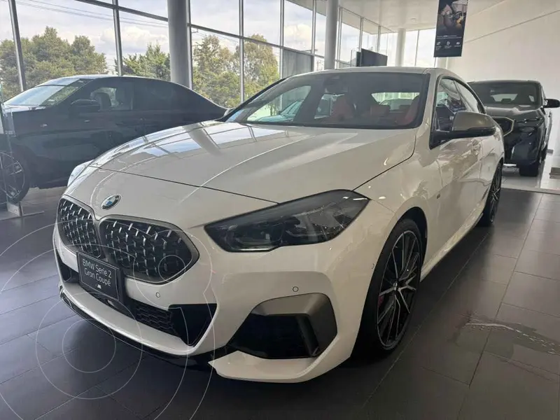 Foto BMW Serie 2 Gran Coupe M235i usado (2024) color Blanco financiado en mensualidades(enganche $241,780 mensualidades desde $23,851)