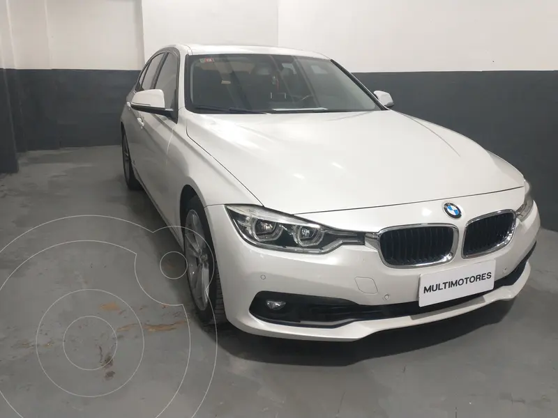 Foto BMW Serie 3 Sedan 330i Sport Line usado (2017) color Blanco precio u$s28.000