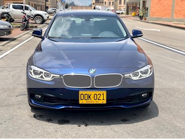Foto venta Carro usado BMW Serie 3 318i Exclusive (2017) color Azul precio $89.900.000