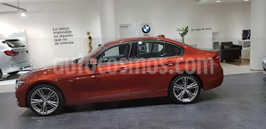 foto BMW Serie 3 330i Sport Line Shadow nuevo color Naranja Solar precio u$s54.000