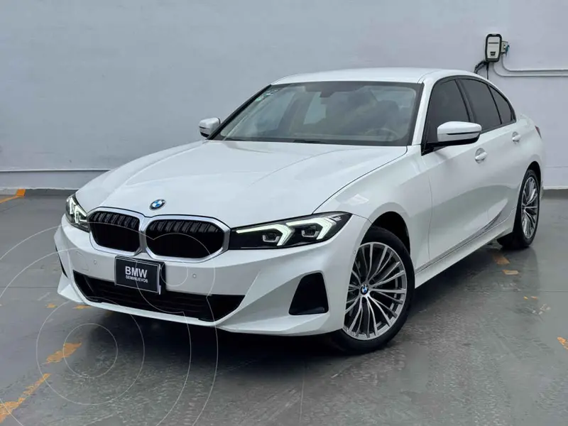 Foto BMW Serie 3 320i Aut usado (2023) color Blanco financiado en mensualidades(enganche $164,780 mensualidades desde $16,255)