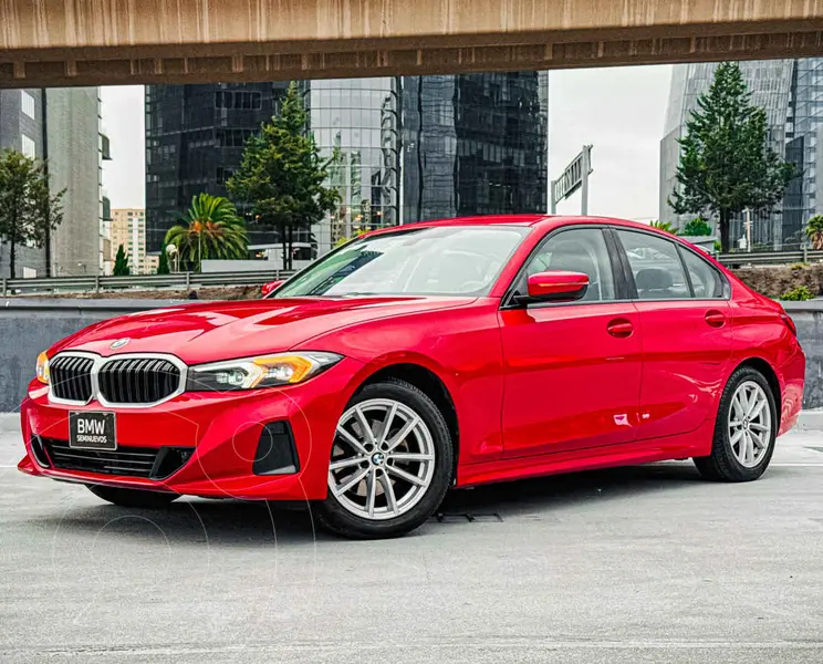 Foto BMW Serie 3 320i Aut usado (2023) color Rojo precio $649,000