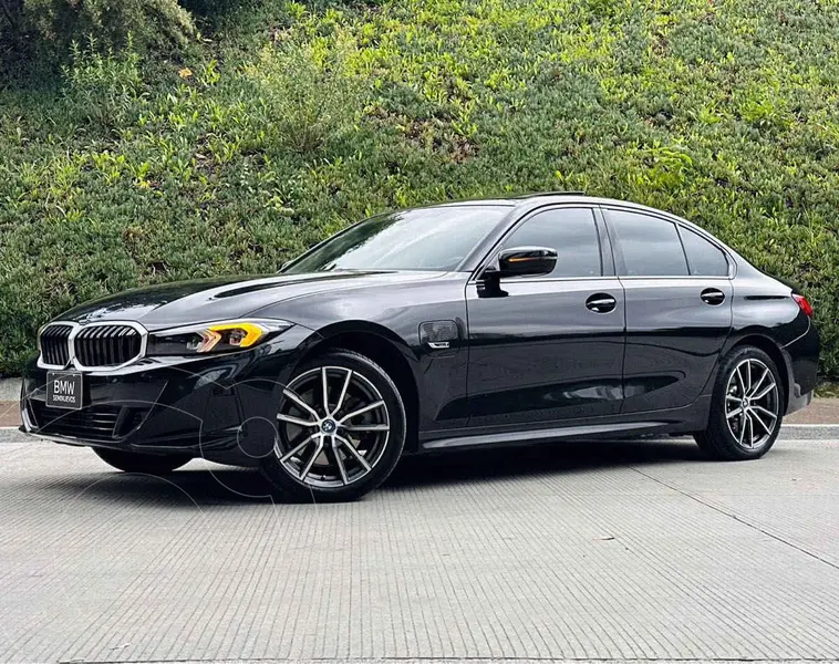 Foto BMW Serie 3 330e usado (2024) color Negro financiado en mensualidades(enganche $208,780 mensualidades desde $20,596)