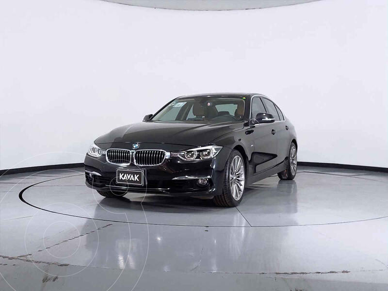 Foto BMW Serie 3 330iA Luxury Line usado (2016) color Negro precio $388,999