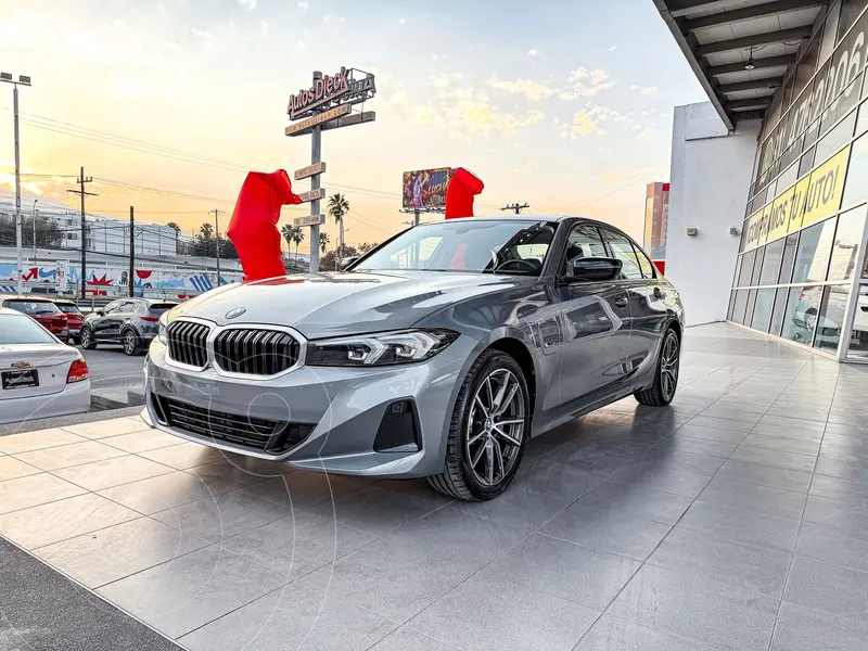 Foto BMW Serie 3 330e usado (2024) color Gris Oscuro financiado en mensualidades(enganche $193,380 mensualidades desde $19,789)