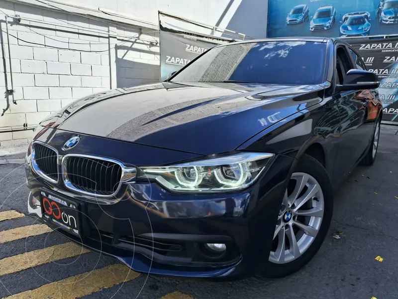 Foto BMW Serie 3 320iA Sport Line usado (2017) color Azul Marino precio $317,000