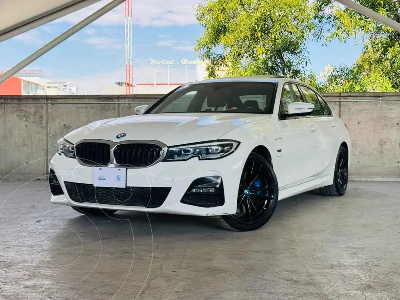 Foto BMW Serie 3 330e Sport Line Plus usado (2022) color Blanco financiado en mensualidades(enganche $162,580 mensualidades desde $16,038)