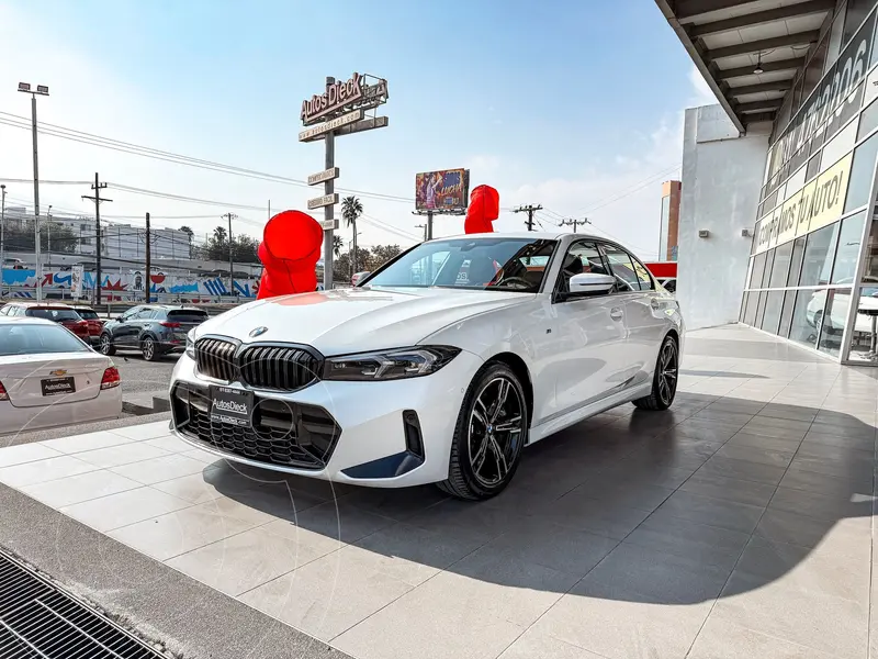Foto BMW Serie 3 320i Aut usado (2024) color Blanco financiado en mensualidades(enganche $164,780 mensualidades desde $16,862)