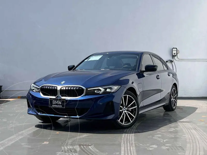 Foto BMW Serie 3 330e usado (2024) color Azul financiado en mensualidades(enganche $197,780 mensualidades desde $19,511)