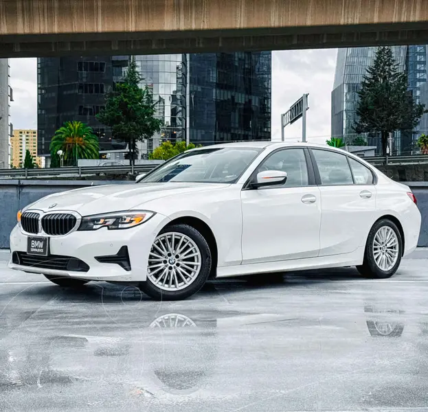 Foto BMW Serie 3 320iA Executive usado (2020) color Blanco financiado en mensualidades(enganche $98,780 mensualidades desde $9,745)