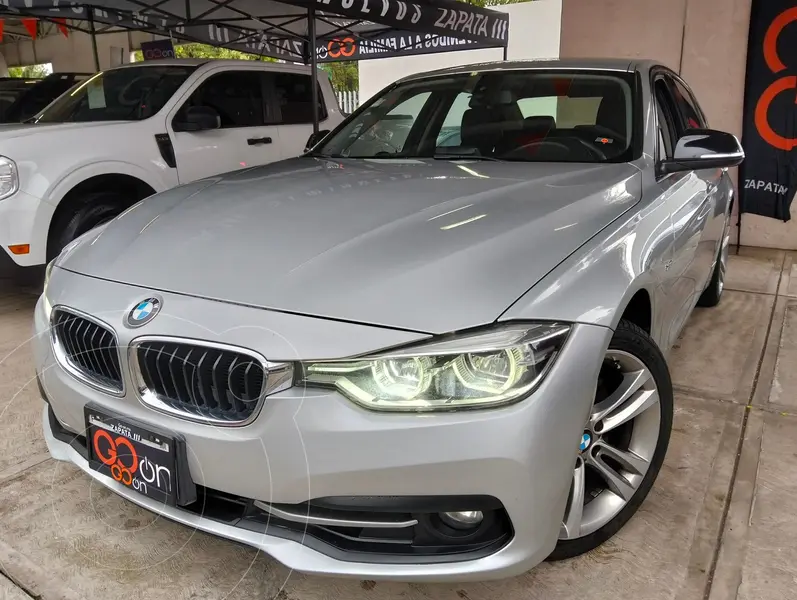 Foto BMW Serie 3 318iA Sport Line usado (2018) color plateado precio $330,000