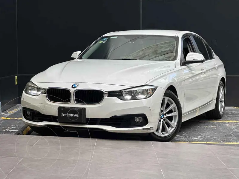 Foto BMW Serie 3 320iA usado (2017) color Blanco precio $345,000