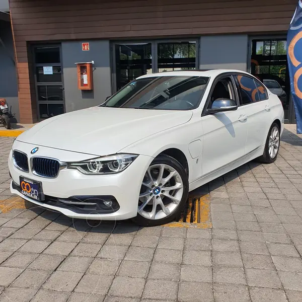 Foto BMW Serie 3 330e Sport Line Plus usado (2018) color Blanco financiado en mensualidades(enganche $122,500 mensualidades desde $7,105)