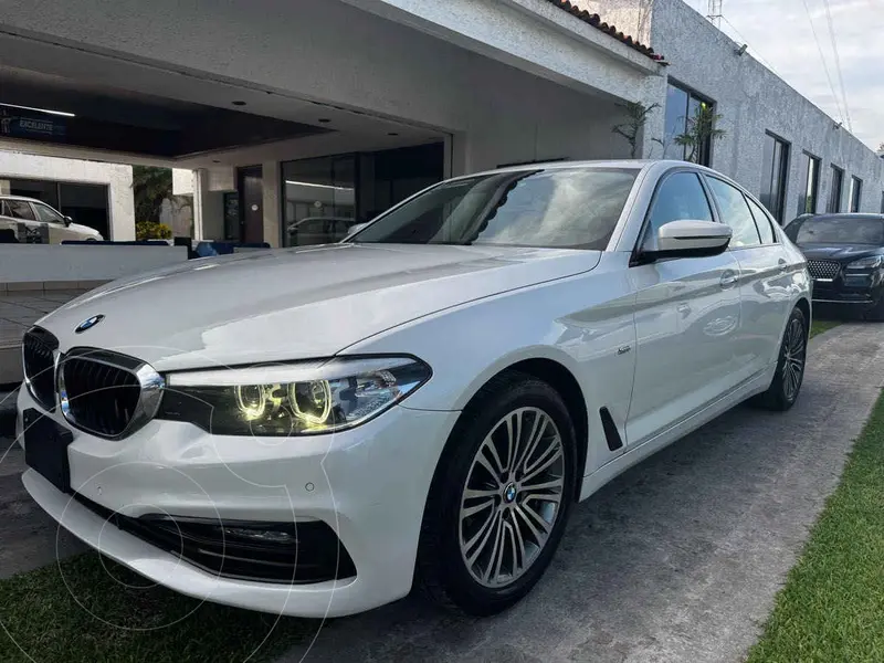 Foto BMW Serie 5 520iA Sport Line usado (2019) color Blanco precio $468,000
