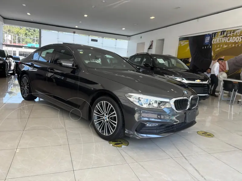 Foto BMW Serie 5 520iA Sport Line usado (2019) color Gris Oscuro precio $390,000