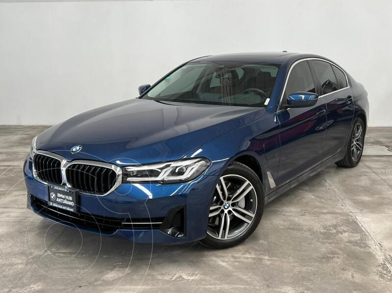 Foto BMW Serie 5 530e Sport Line (Hibrido Conectable) usado (2022) color Azul precio $1,395,000