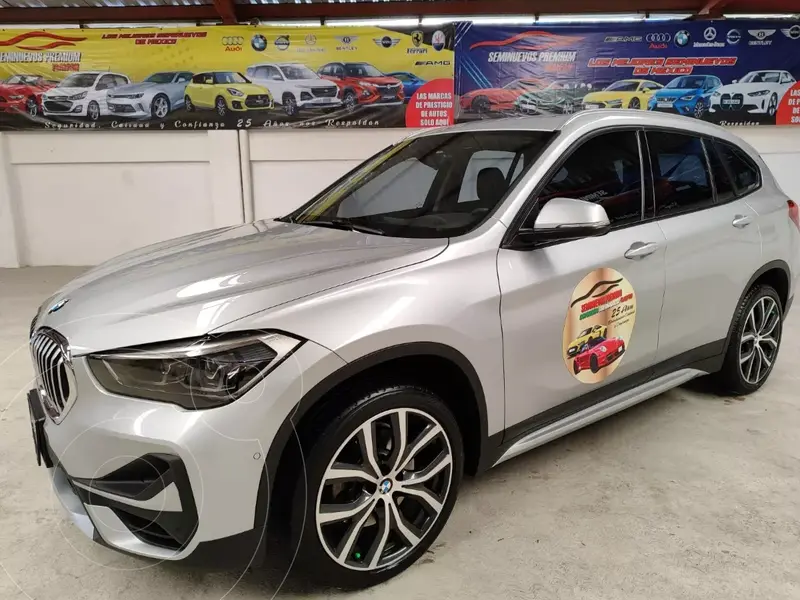 Foto BMW X1 sDrive 20iA X Line usado (2020) color Plata Cristal precio $509,900