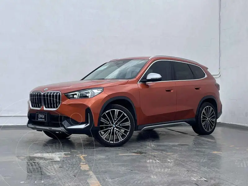 Foto BMW X1 sDrive20i usado (2025) color Naranja precio $879,000