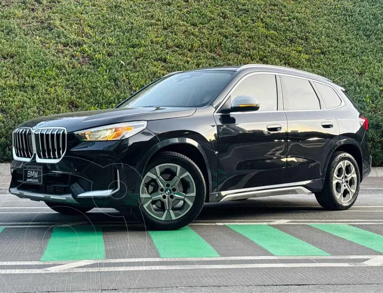 Foto BMW X1 sDrive18i usado (2024) color Negro financiado en mensualidades(enganche $180,180 mensualidades desde $17,775)