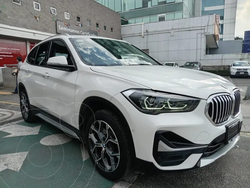 Foto BMW X1 sDrive20i usado (2022) color Blanco financiado en mensualidades(enganche $177,650 mensualidades desde $7,475)
