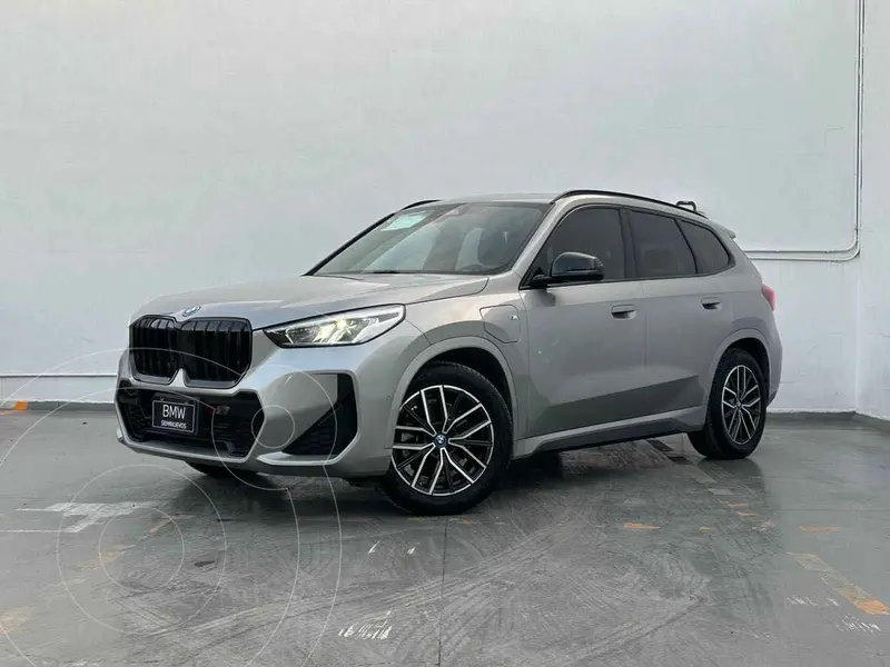 Foto BMW X1 xDrive25e usado (2025) color Gris financiado en mensualidades(enganche $226,380 mensualidades desde $22,332)