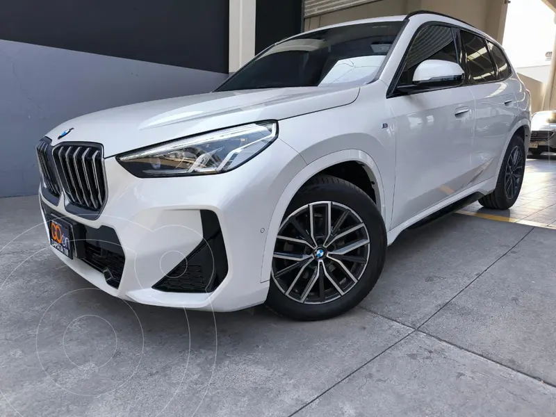 Foto BMW X1 sDrive20i usado (2024) color Blanco financiado en mensualidades(enganche $231,625 mensualidades desde $17,712)
